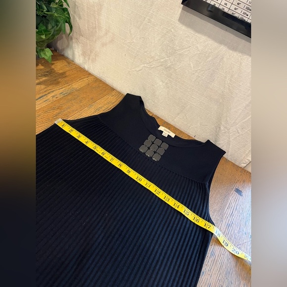 🖤Laurel Black Silk Sleeveless Top with Beaded Detail – Size 40 - Picture 4 of 9